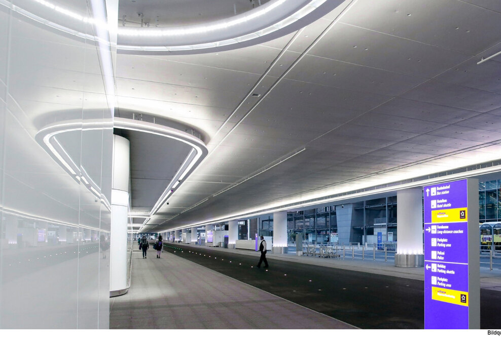 Mittelfränkischer Leuchtenbauer realisiert Großprojekt am Frankfurter Flughafen