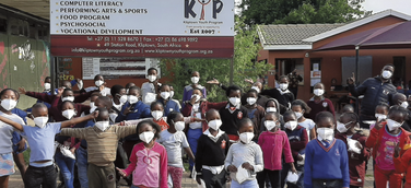 Comazo spendet Atemschutzmasken nach Südafrika