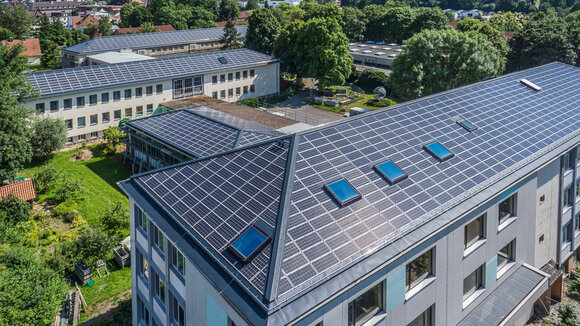 Kyocera Solarmodule liefern Strom für zukunftsweisendes Modellprojekt Berufskollegzentrum Detmold