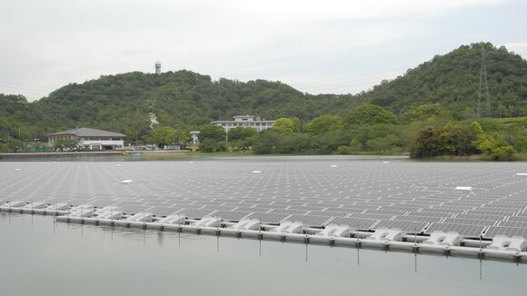 Kyocera TCL Solar schließt Bau seines dritten schwimmenden Solarkraftwerks in der japanischen Präfektur Hyogo