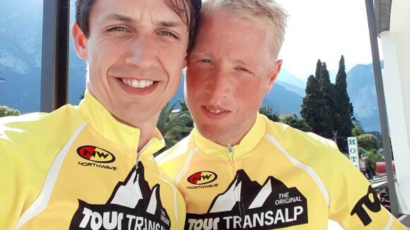 Von M. Reich unterstützte Rennradfahrer Bob Michels und Frederic Glorieux gewinnen erneut die Tour Transalp