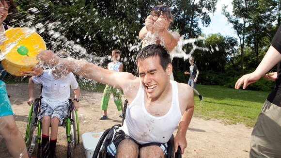 Urlaubsträume erfüllen: FoB ruft Reiseförderung für Menschen mit Behinderung ins Leben