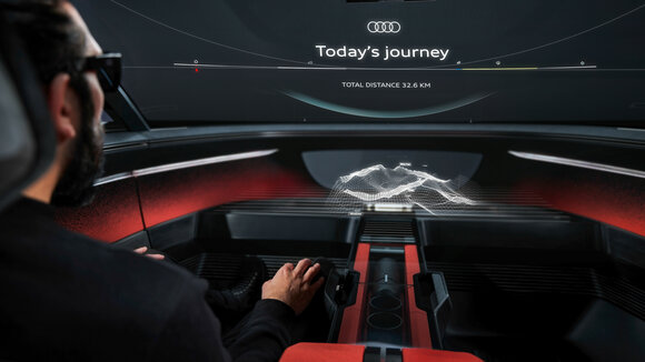 IT-Expert_innen bei Audi arbeiten an spannenden Zukunftstechnologien – zuletzt etwa für den Audi activesphere concept.