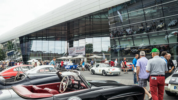 180 Oldtimer fahren bei der legendären Rallye mit. Die Audi Tradition ist mit vier historischen Fahrzeugen vertreten.